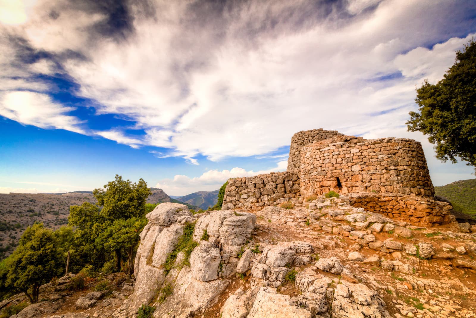 Visit Alghero and Nuraghe